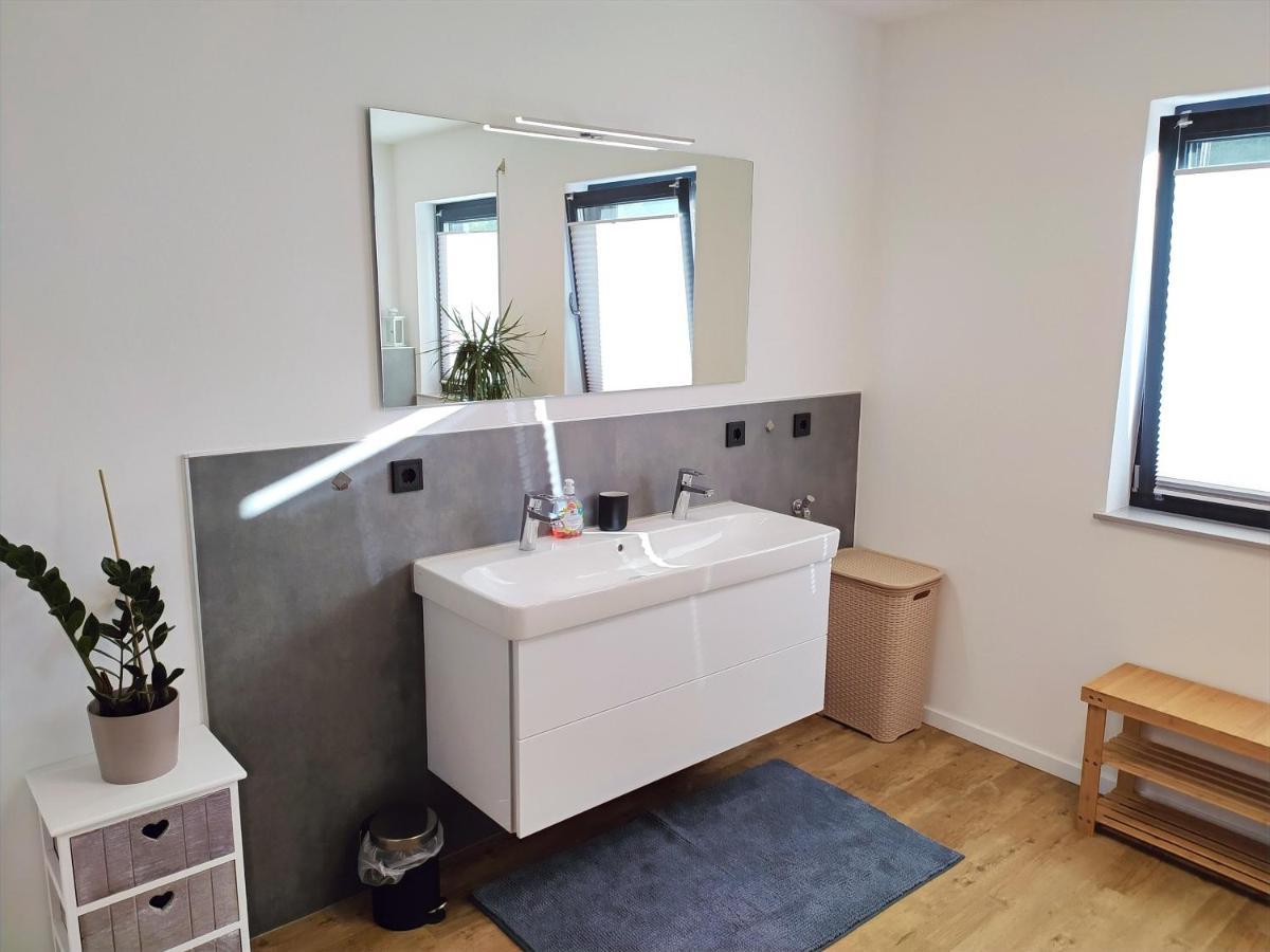 Fewo Wildflecken - Ferienwohnung Rhoen Neubau 2021 المظهر الخارجي الصورة